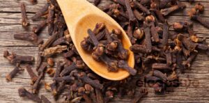 فوائد القرنفل للأسنان خلال فترة الحمل