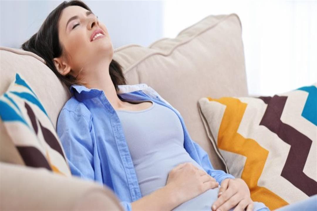 هل النغز في السره من علامات الحمل؟وأسبابه 1 هل النغز في السره من علامات الحمل؟وأسبابه