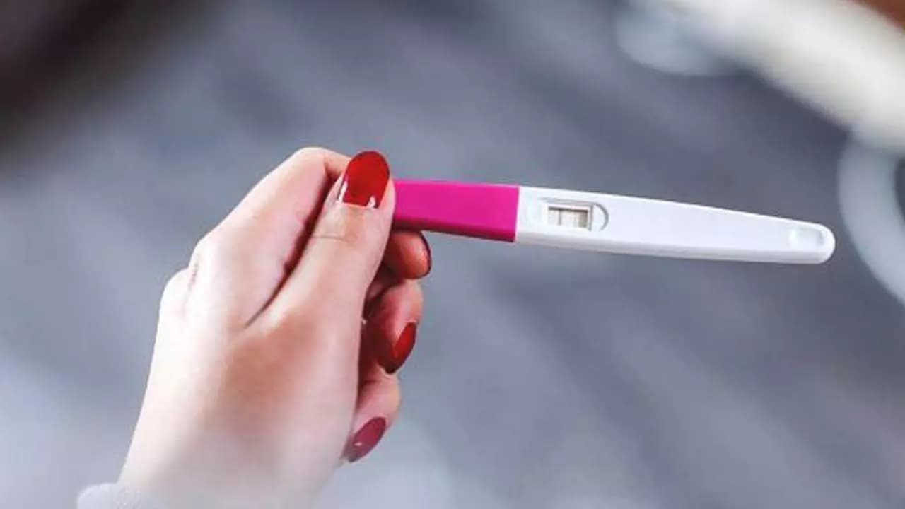 هل يبان الحمل قبل الدورة بعشر أيام بتحليل المنزلي 1 هل يبان الحمل قبل الدورة بعشر أيام بتحليل المنزلي